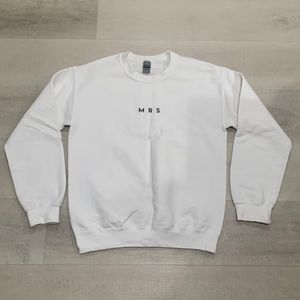 GILDAN “MRS” Crewneck Size Small White Newly Engaged Fiancé Married Just Married